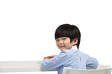 美大学团队公布新AI“Metamon”可模仿人类进行宝可梦对战